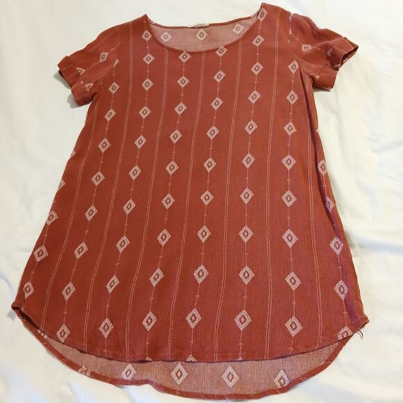 Yellow Chair tunic rust/red colored with diamond details in white s/m sh slv - Picture 8 of 9